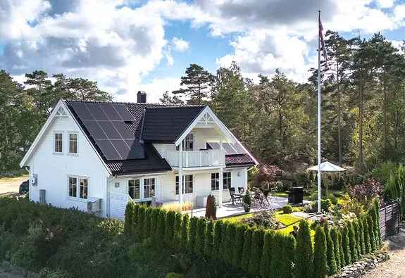 Hus med sjøutsikt og hage - nær Oslo