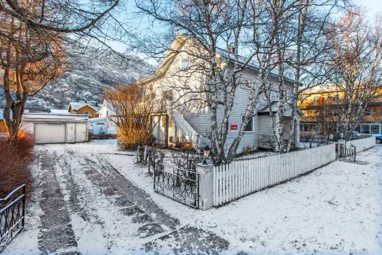 Enebolig Mosjøen 4 plan Garasje Sentral beliggenhet