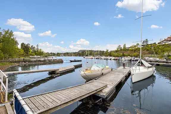 Koselig enebolig i vannkanten m/godkjent utleiedel - Strandlinje og brygge m/god dybde - Store terrasser - Sen kveldssol
