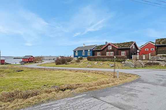 Sjønær Eiendom i Bud - Frittstående Garasje