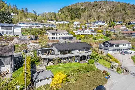 Enebolig Lyngdal Romskogen - 4 soverom, 2 bad, garasje