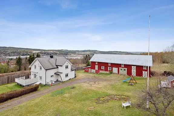 Småbruk Raufoss - 4 Soverom, Låve, Stabbur, Garasje