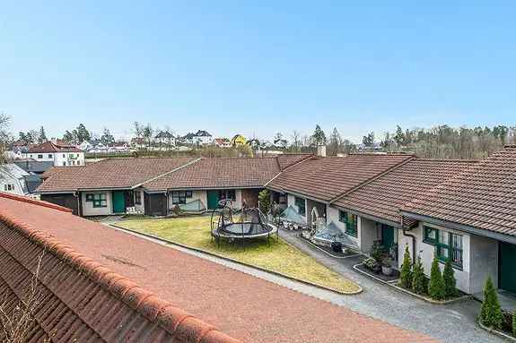 Bekkestua 3-roms leilighet - Nyoppusset - Balkong - Carport