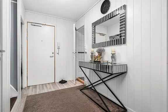 Pen 4-roms leilighet Skjetlein - Balkong - P-plass
