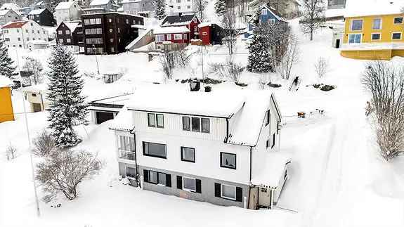 Hel tomannsbolig 4 bruksenheter sentralt beliggende