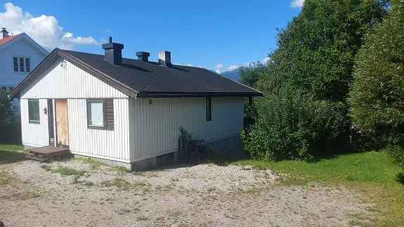 Rom med eget bad i enebolig sentralt i Breisås