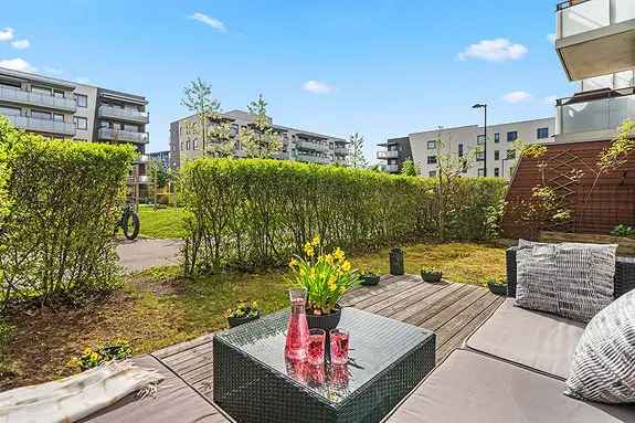 Moderne 3-roms leilighet med 2 uteområder og garasje