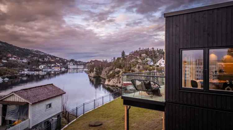 Stilren Tomannsbolig Florvåg - 3 Soverom 2 Bad Sjøutsikt