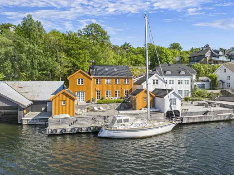 Stor enebolig Tromøy Vest Strandlinje Sjøboder Brygge