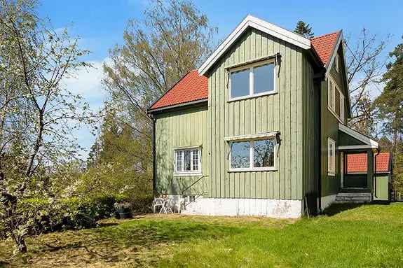 Hel tomannsbolig med hage - Oppussingsobjekt nar T-bane