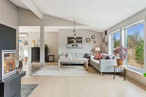 Moderne tomannsbolig 4 soverom 2 bad Takterrasse Hage Carport