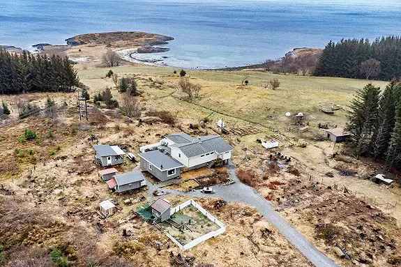 Landbrukseiendom Dønna - Havutsikt Nausttomt