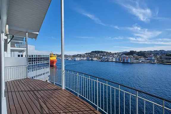 Stor Toppleilighet ved Sjøkanten - Solrik Veranda - Heis
