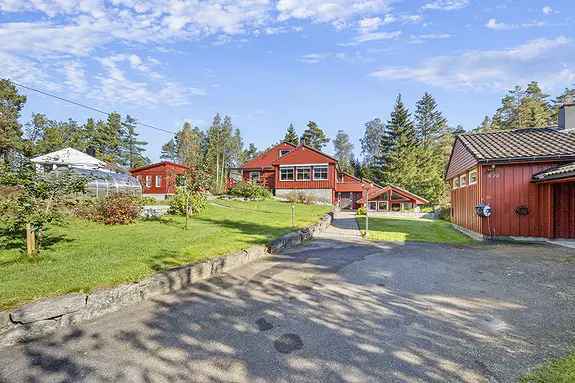 Enebolig med stor tomt og verksted - Landlig beliggenhet
