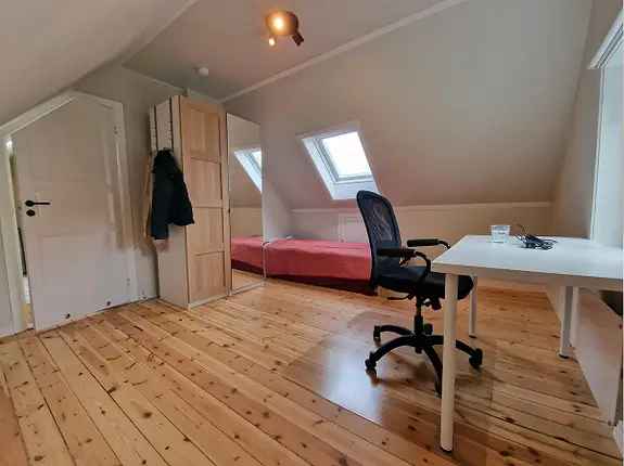 Loftsrom til leie i kollektiv 16 kvm
