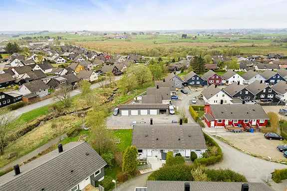 Oppgradert 3-roms tomannsbolig - Barnevennlig beliggenhet