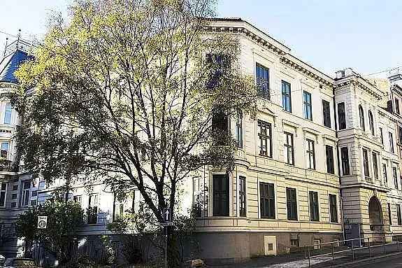 Lys 2-roms leilighet med hems ved Solli Plass