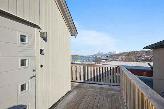 Sentralt i Bodø: Oppusset 3-roms + Hybel