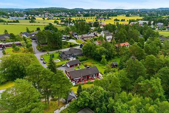 Enebolig 5 Soverom Dobbelgarasje Stor Hage Nær By