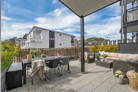 Lys 3-roms leilighet med uteplass og elbillader