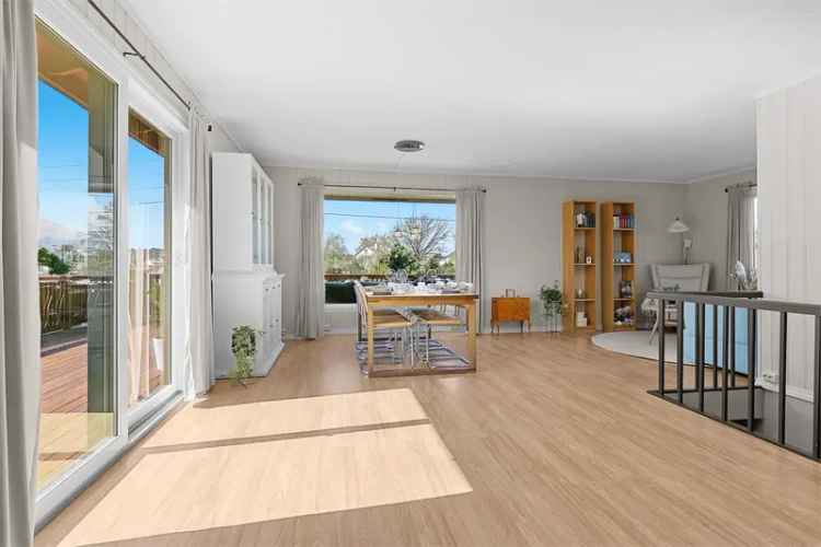 Lyhmanns vei 9A - Romslig hus med solrik terrasse