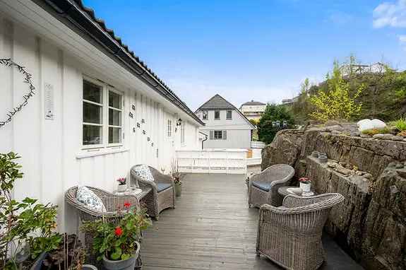 Romslig enebolig i barnevennlig område