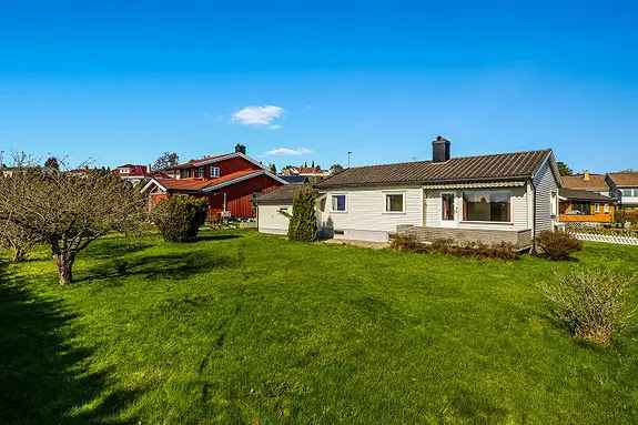 Solrik Enebolig pa ett plan med 3 Soverom og Garasje