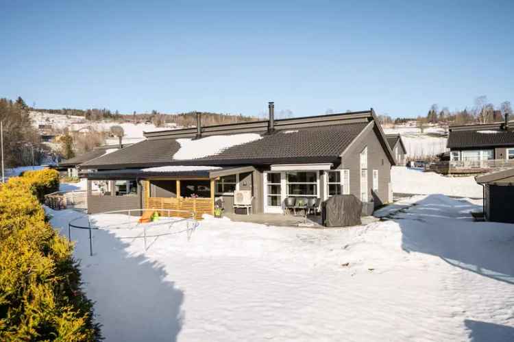 Moderne Tomannsbolig Brumunddal 3 Soverom Carport