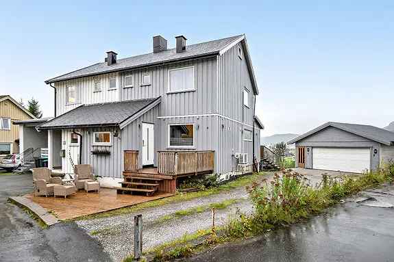 Halvpart tomannsbolig 3 soverom Dobbelgarasje Sentralt Toranseset