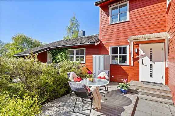 Pent rekkehus ved marka - Utsikt - Solrike uteplasser