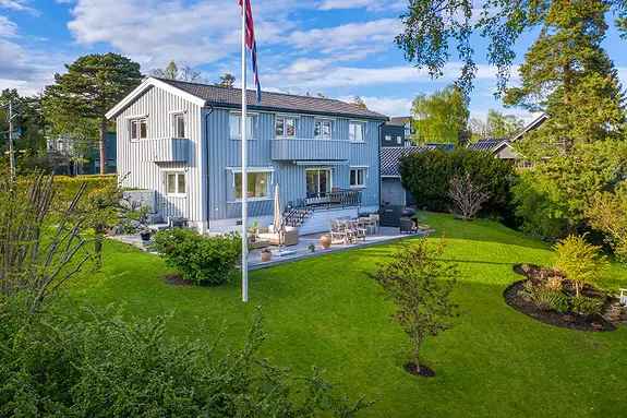 Enebolig 282 m² - 4 soverom - Stor tomt - Garasje