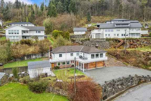 Enebolig i Romskogen - 4 soverom, 2 garasjer, stor tomt
