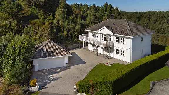 Familiebolig Fiskarstranda Dobbelgarasje Veranda Vannbaaren Gulvvarme