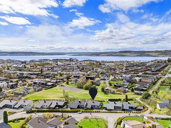 Hyggelig tomannsbolig med 4 soverom nær Mjøsa