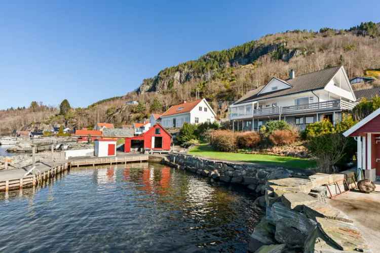 Sjøeiendom Hjelmeland - Enebolig med Naust og Molo