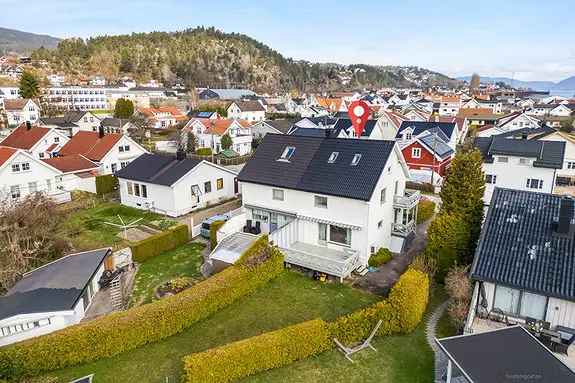 Innholdsrik tomannsbolig 142m2 - Solrik Hage og Terrasse