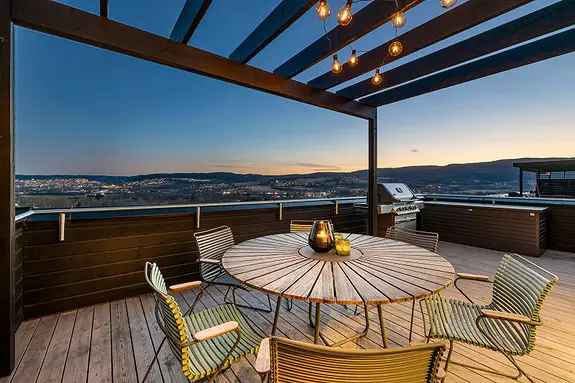 Lekker Tomannsbolig med Panoramautsikt og Takterrasse
