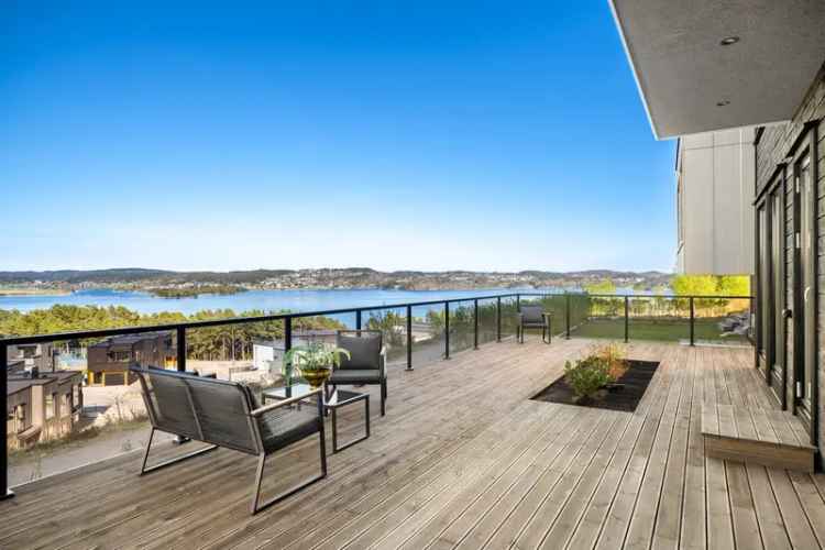 Enebolig Justneshalvøya 275 kvm Dobbel Garasje Takterrasse