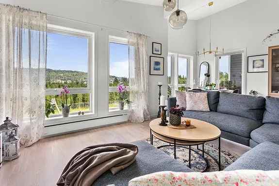 Moderne Kjedet Enebolig med Høy Standard