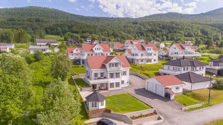 Enebolig med Utleiedel og Dobbelgarasje - Flott Utsikt