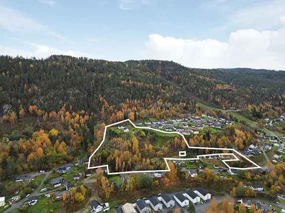 Sentrumsnært småbruk med spektakulær utsikt