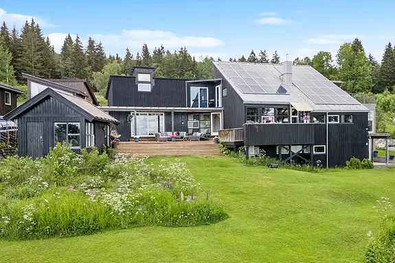 Arkitekttegnet Enebolig med Utsikt - 4 Soverom - Anneks