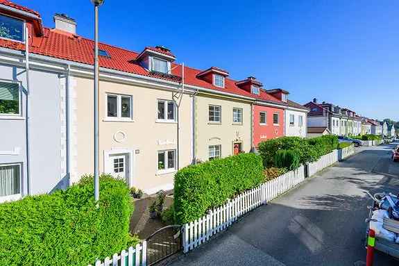 Velholdt rekkehus nær bybanen - Familievennlig område