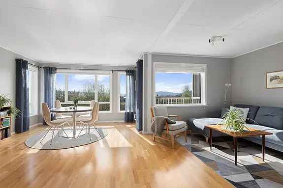 3-roms leilighet landlige omgivelser 2 terrasser 2 garasjer