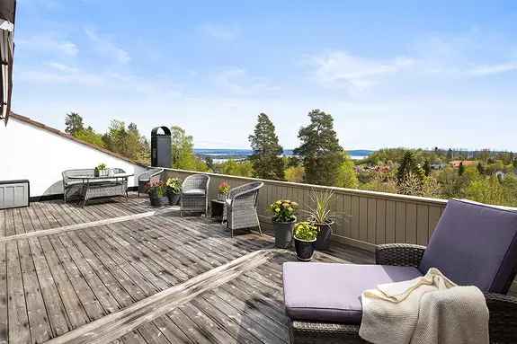 Terrasseleilighet med fjordutsikt Hvalstad