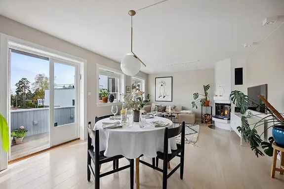 Innholdsrik tomannsbolig Ullernåsen - 2 bad - Garasje - Hage