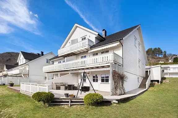 Flott tomannsbolig Lånamarka - Sentralt og romslig