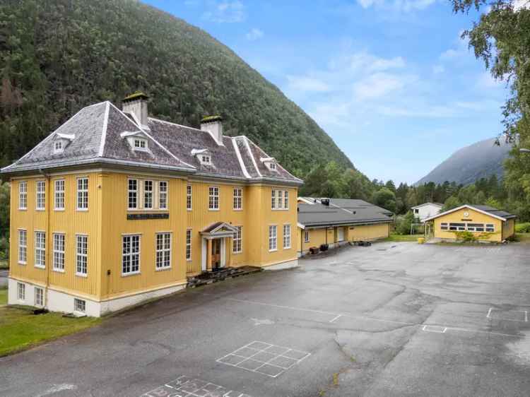 Staselig Skolebygg fra 1924 - Stort Potensiale