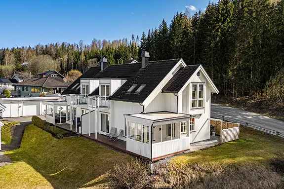 Tomannsbolig Vestre Totenveg - 2 soverom, 2 bad, garasje