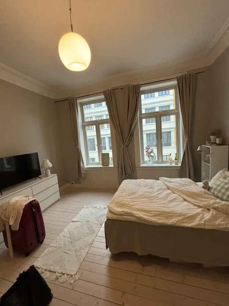 Rom i leilighet Frogner - Stor rom i koselig jentekollektiv